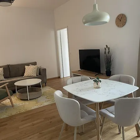 & Perfekte Anbindungmit - Neubau 2-zimmer