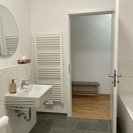 & Perfekte Anbindungmit - Neubau 2-zimmer Apartment Dresden